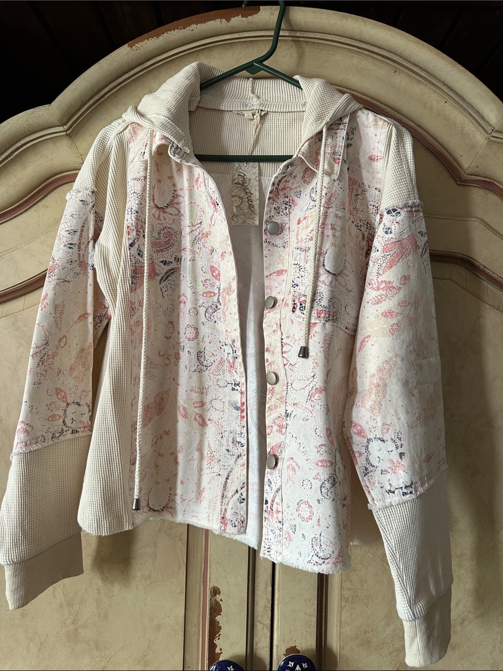 NWT Mystree Cream and Light Pink Paisley Hooded Denim/Bomber Jacket size Small